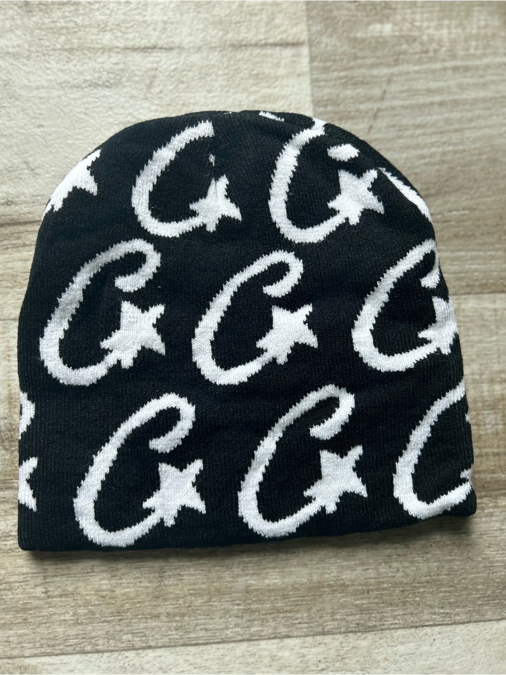 Source Unknown Black and White 'C' Star Pattern Knit Beanie